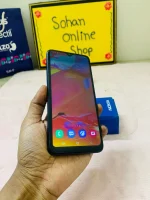 Samsung Galaxy A70 — হাতে ধরা — সামনে