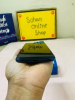 Samsung Galaxy A70 — হাতে — নিচের ধার