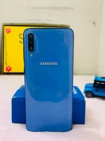 Samsung Galaxy A70 — পেছনে — দাঁড়ানো ভিউ ২