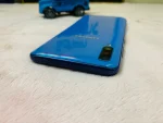 Samsung Galaxy A70 — পেছনে — আরেক কোণ